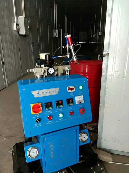 冷庫(kù)外墻保溫泡沫噴涂機(jī)械(圖1) Q2600冷庫(kù)外墻保溫泡沫噴涂機(jī)械